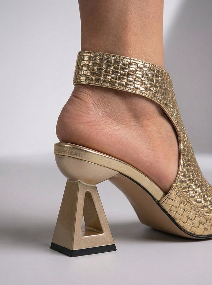 SOPHIE | ELEGANT WOVEN SANDALS
