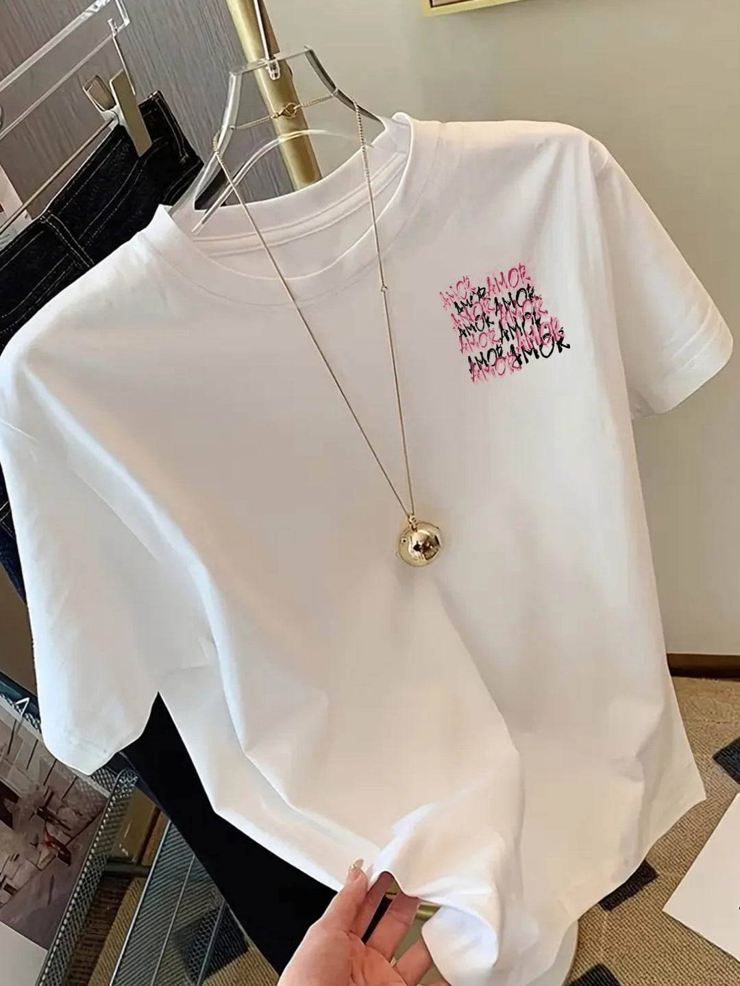 T-shirt met korte mouwen voor- en achterkant AMOR, graffiti typografie modeprint, trendy print T-shirt voor dames voor lente en zomer, modieus en trendy item