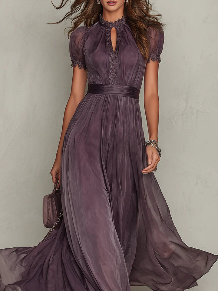 Ambre | Robe longue violette avec découpe goutte d'eau et bordure en dentelle de mousseline